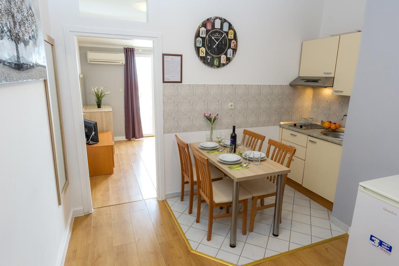 Apartments In City Center Ventus Novalja Eksteriør billede